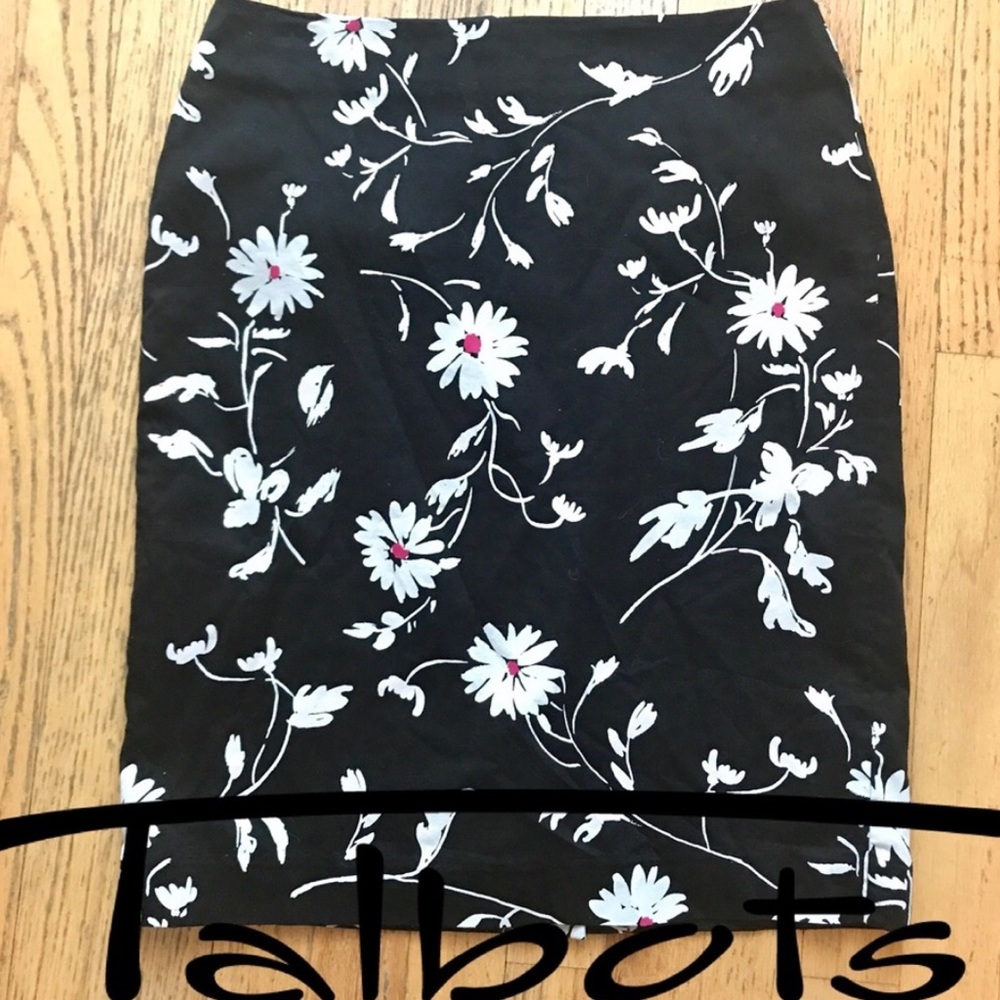NWOT | Talbots | Black Floral Pencil Skirt | 6P